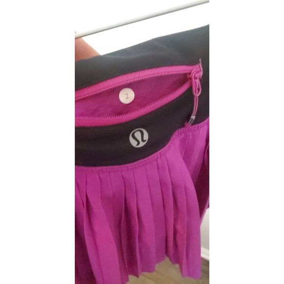 LULULEMON ATHLETICA Pleat To The Street Size 2 - Picture 3 of 5